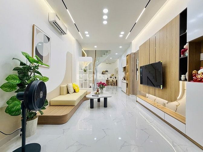 CẦN BÁN RẤT GẤP NHÀ MỚI ĐẸP ĐÚC 3LẦU MỚI XÂY FULL NỘI THẤT GIÁ MỀM