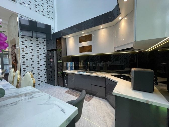 5 tầng 9pn - 98m2 hẽm xh thông - gấp bán 17,8 tỷ tl.