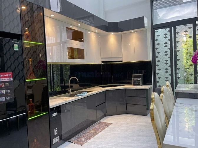 5 tầng 9pn - 98m2 hẽm xh thông - gấp bán 17,8 tỷ tl.