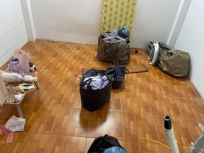 Cho thuê gấp căn nhà 3 tầng 1 tum, 38m2, tại ngõ Quỳnh, làng Quỳnh Lôi