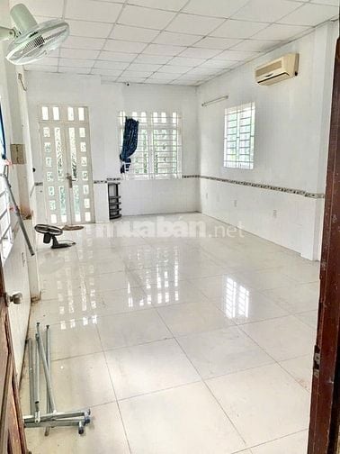 Nhà 4x16 2 lầu 4 phòng full nội thất, Đường Nguyễn Sơn. LH 0779561865.