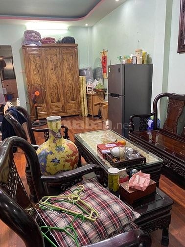 Bán nhà 412 G2 tập thể Thái Thịnh, tầng 4, 33,1 m2, hướng Đông Nam