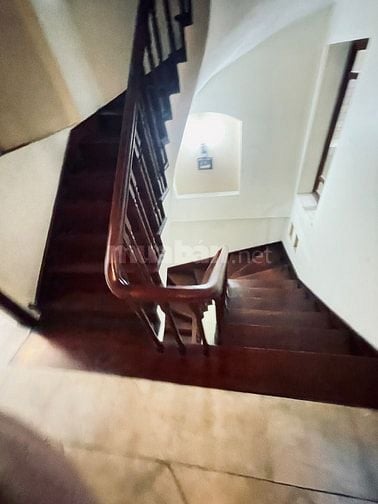 Mời thuê nhà ngõ 61 Lạc Trung Dt 80m mt 6m x4tầng oto .