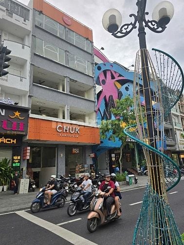 Cho thuê nhà DT 8x16m, 1 trệt, 4 lầu, mặt tiền Phan Xích Long