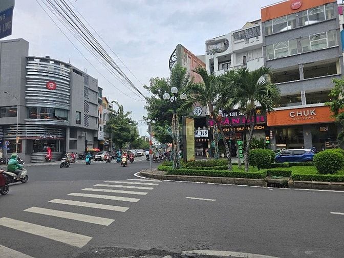 Cho thuê nhà DT 8x16m, 1 trệt, 4 lầu, mặt tiền Phan Xích Long
