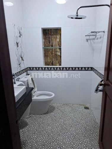 Cho thuê nhà đẹp mặt tiền Tên Lửa 25 triệu