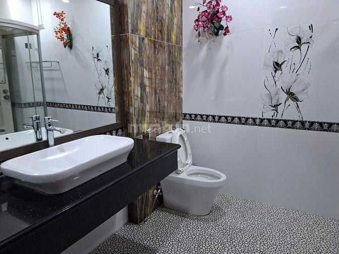 Cho thuê nhà đẹp mặt tiền Tên Lửa 25 triệu