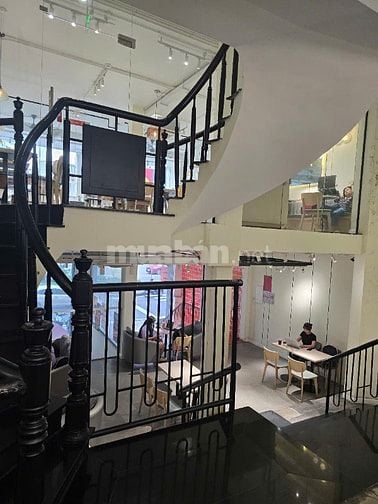 Cho thuê nhà DT 8x16m, 1 trệt, 4 lầu, mặt tiền Phan Xích Long
