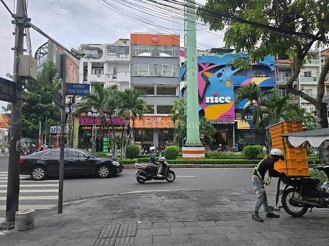 Cho thuê nhà DT 8x16m, 1 trệt, 4 lầu, mặt tiền Phan Xích Long