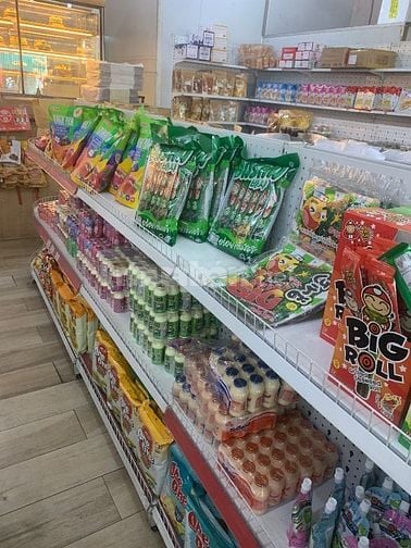 Cửa hàng Bách Hoá gia đình Kim Én cần gấp 2 nam nữ phụ bán và làm kho