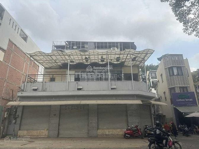 Cho thuê căn góc 2 mặt tiền Trần Phú, Quận 5 ngang 15mx10m