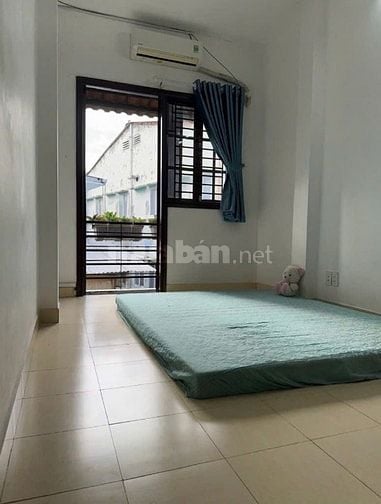 Cách Mặt Tiền Huỳnh Mẩn Đạt 1 Căn Nhà,4 Tầng KD Buôn bán nhộn nhịp 