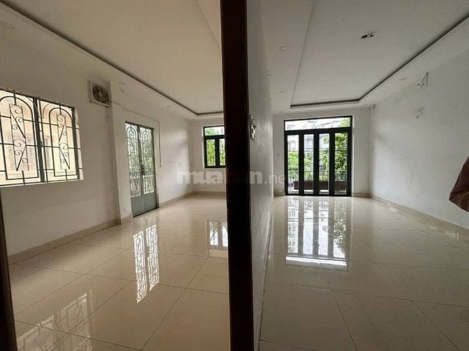 Cho thuê mặt bằng 2 mặt tiền Phạm Huy Thông P17 Gò Vấp. DT 7x18 3 tầng