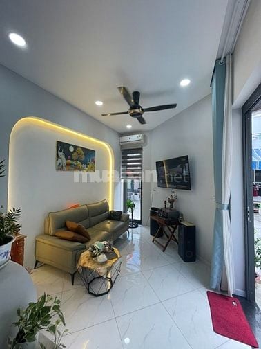 NHÀ GÓC HXH Q.7 – 4 TẦNG – THANG MÁY– NỘI THẤT XỊN – GIÁ CHỈ 9.99 TỶ