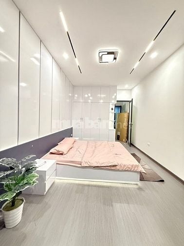 Nhà dân xây Hồng mai, HBT 38m, 4 tầng, giá 8,5 tỷ, ô tô sát nhà, full 