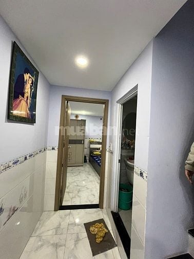 Nhỉnh 4 tỷ - 4 tầng lầu đúc - Giáp Q1