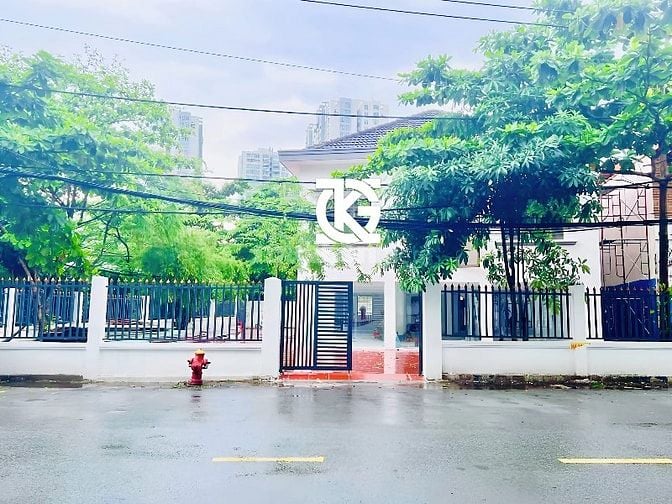 ❇️❇️❇️ Cho Thuê Biệt Thự GÓC 2MT: 01 Trần Văn Sắc - Quận 2 - 20x26m