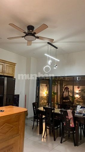 Nhà đẹp sang vô ở liền, có sân sau có hồ cá koi, hẻm xe hơi 