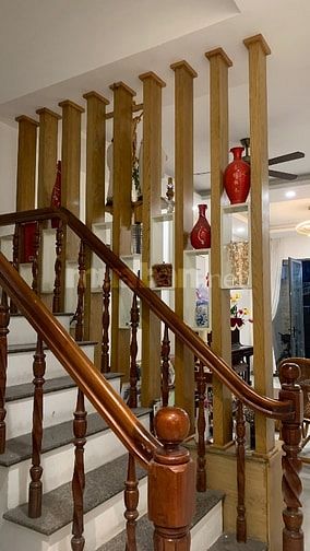 Nhà đẹp sang vô ở liền, có sân sau có hồ cá koi, hẻm xe hơi 