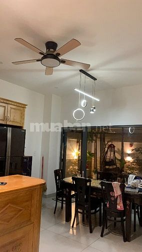 Nhà đẹp sang vô ở liền, có sân sau có hồ cá koi, hẻm xe hơi 