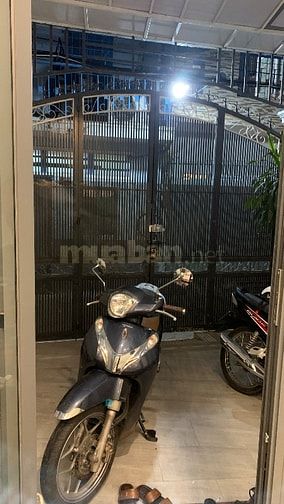 Nhà đẹp sang vô ở liền, có sân sau có hồ cá koi, hẻm xe hơi 