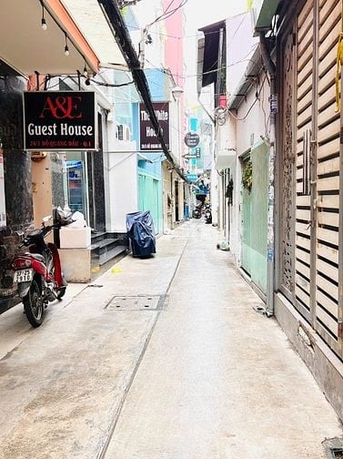 Bán nhà khu Bùi viện, Quận 1, 2 lầu giá 4.95 tỷ