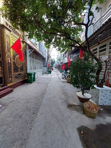 Cần bán nhà gấp khu vực trung tâm Quận 11 đường Lạc Long Quân P.3, giá