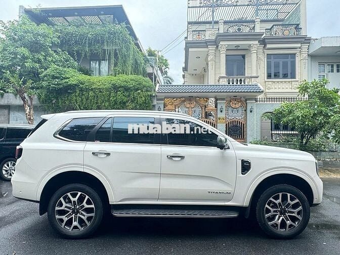 Ford Everest 2023 4X4  siêu đẹp giá còn fix
