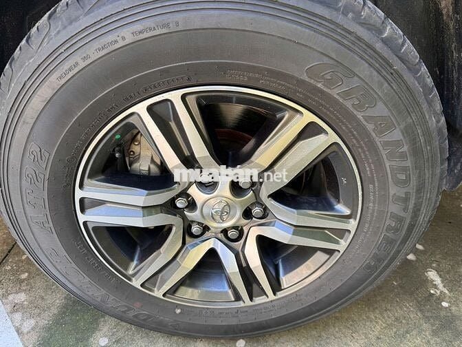 Toyota Fortuner 2.7AT(xăng,t/động)2017(giảm nhiều)