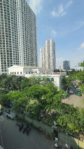 🇻🇳 Cho thuê nguyên căn liền kề cạnh Royal City 90m2 5 tầng thang máy