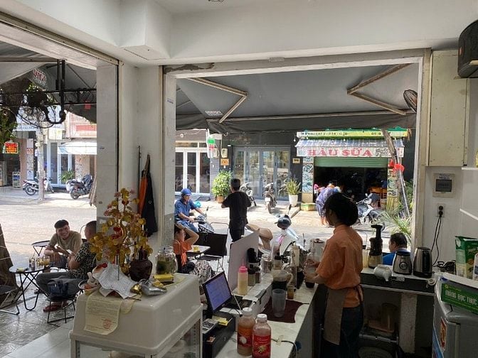 SANG NHƯỢNG QUÁN CAFE – VỊ TRÍ ĐẮC ĐỊA, DOANH THU ỔN ĐỊNH 