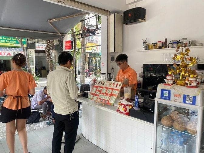 SANG NHƯỢNG QUÁN CAFE – VỊ TRÍ ĐẮC ĐỊA, DOANH THU ỔN ĐỊNH 