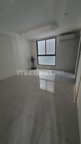 🇻🇳 Cho thuê nguyên căn liền kề cạnh Royal City 90m2 5 tầng thang máy