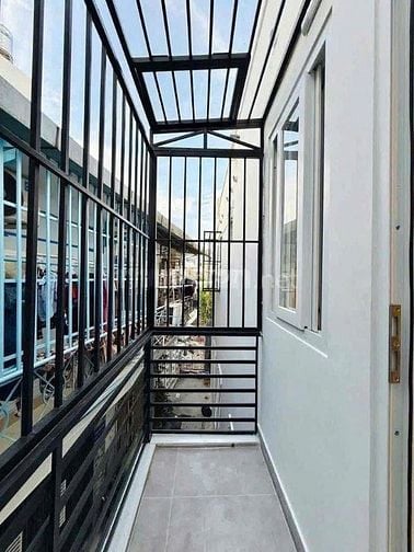 NHÀ ĐẸP - GIÁ TỐT - GIAO NHÀ LIỀN| Nằm ngay khu vực TT|hẻm xe hơi|SHR