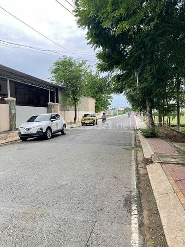 Đất Bán MT đường Bà Điểm 4 , ngang 10 x 40m , Thổ cư 306m2 - Giá 15ty