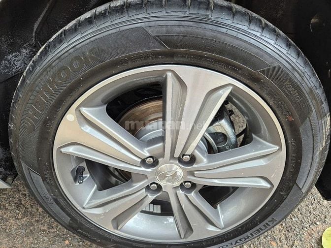 Cần bán Accent (ATH 1.4L) sx 2019AT,màu bạc,gđ sử dụng mới 98%.