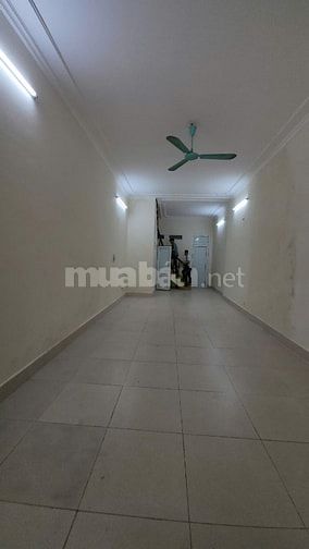 Cho thuê nhà 60m2 x 5 tầng, 2 Ô TÔ đi, vỉa hè rộng, KD tốt, 14,5 tr.