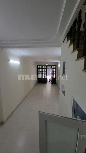 Cho thuê nhà 60m2 x 5 tầng, 2 Ô TÔ đi, vỉa hè rộng, KD tốt, 14,5 tr.