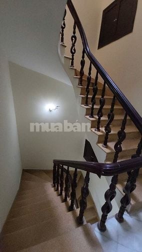 Cho thuê nhà 60m2 x 5 tầng, 2 Ô TÔ đi, vỉa hè rộng, KD tốt, 14,5 tr.