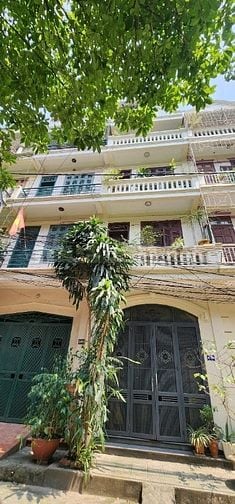 Cho thuê nhà 60m2 x 5 tầng, 2 Ô TÔ đi, vỉa hè rộng, KD tốt, 14,5 tr.