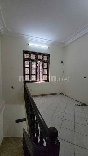 Cho thuê nhà 60m2 x 5 tầng, 2 Ô TÔ đi, vỉa hè rộng, KD tốt, 14,5 tr.