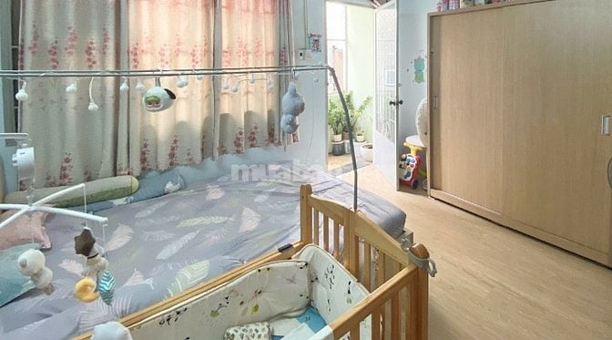 Bán căn hộ cc lý văn phức, tân định, q1, 63m2, 2pn, sh, giá 4 tỷ tl