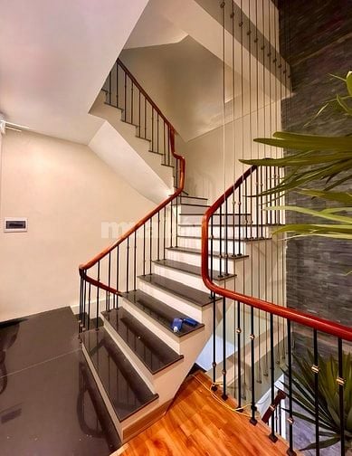 Bán nhà phố Thái Hà 69m2x5T,thang máy,10m oto đỗ, giá15.5tỷ, sát phố.