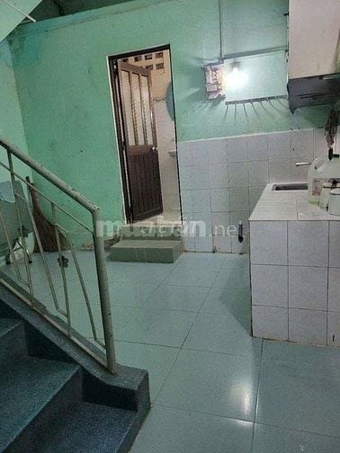 Cho thuê nhà hẻm 4m (XH) Nguyễn Tiểu La, P.8, Q.10 giá 16tr