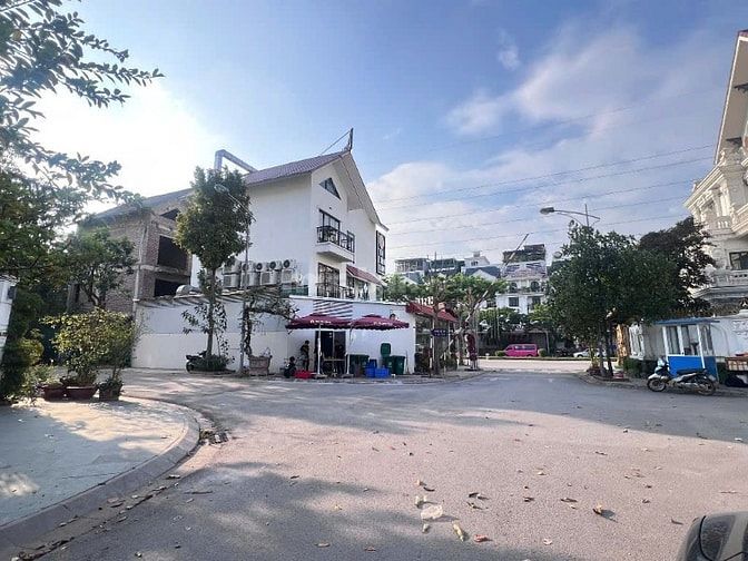 Cần bán biệt thự góc 280m2 tại khu thành phố giao lưu vị trí siêu đẹp 