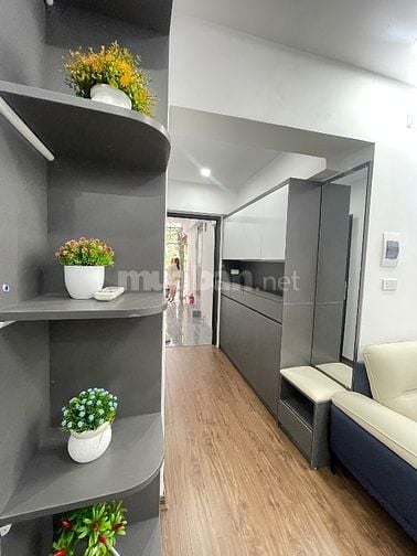 Cần bán nhà tập thể tầng 2 nhìn ra đường Trường Chinh 
