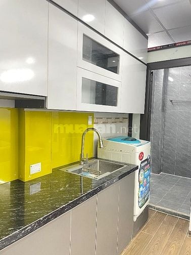Cần bán nhà tập thể tầng 2 nhìn ra đường Trường Chinh 