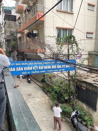 Cần bán nhà tập thể tầng 2 nhìn ra đường Trường Chinh 