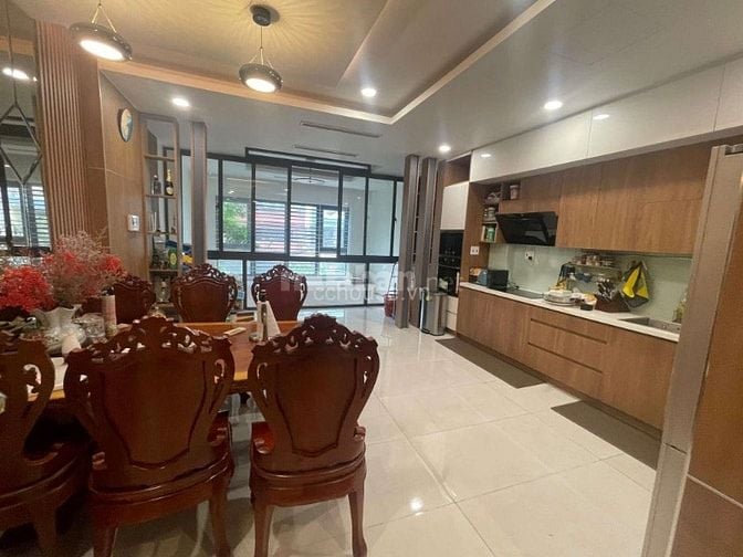 Tòa nhà 8 tầng 377 Nguyễn Tri Phương, Phường 5, Quận 10 (5x15) 23.5 ỷ