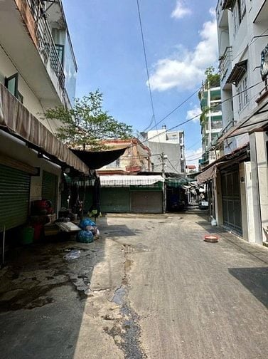 Nhà đường xe hơi lo V Nguyễn thị tan dt: 4m x 12m, lung 